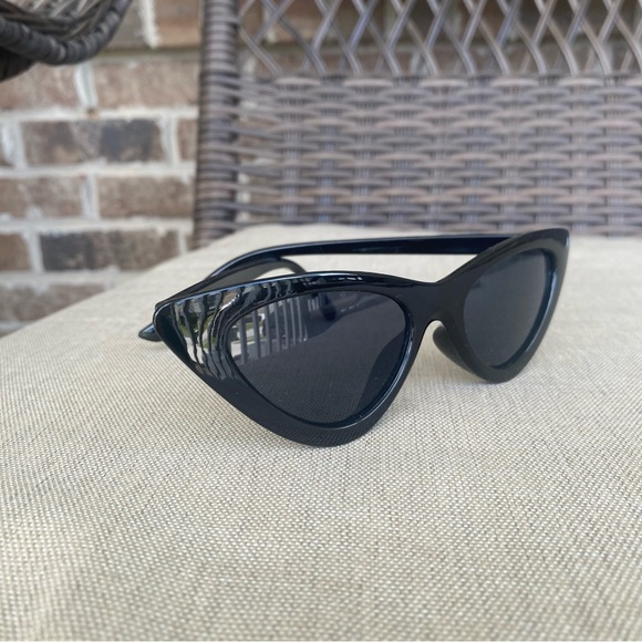 Cateye sunglasses - Picture 2 of 3